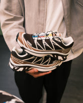 Salomon XT-6 Black Coffee / Burro / Bitter Chocolate bij Noble Store