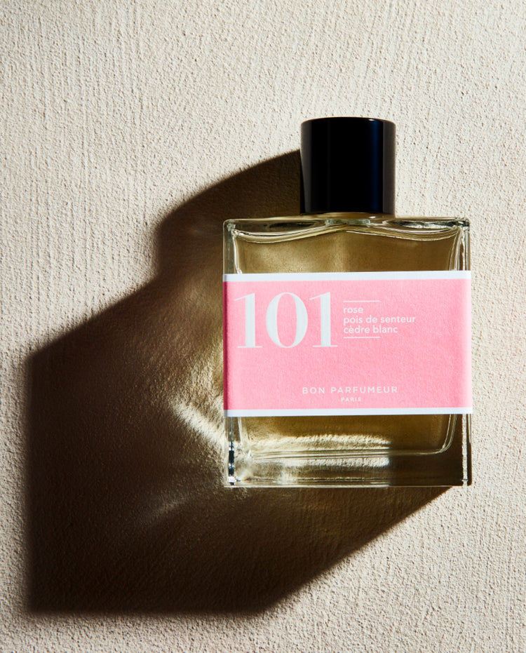 Parfumfles Bon Parfumeur 101, transparant glas, zwarte dop en roze label
