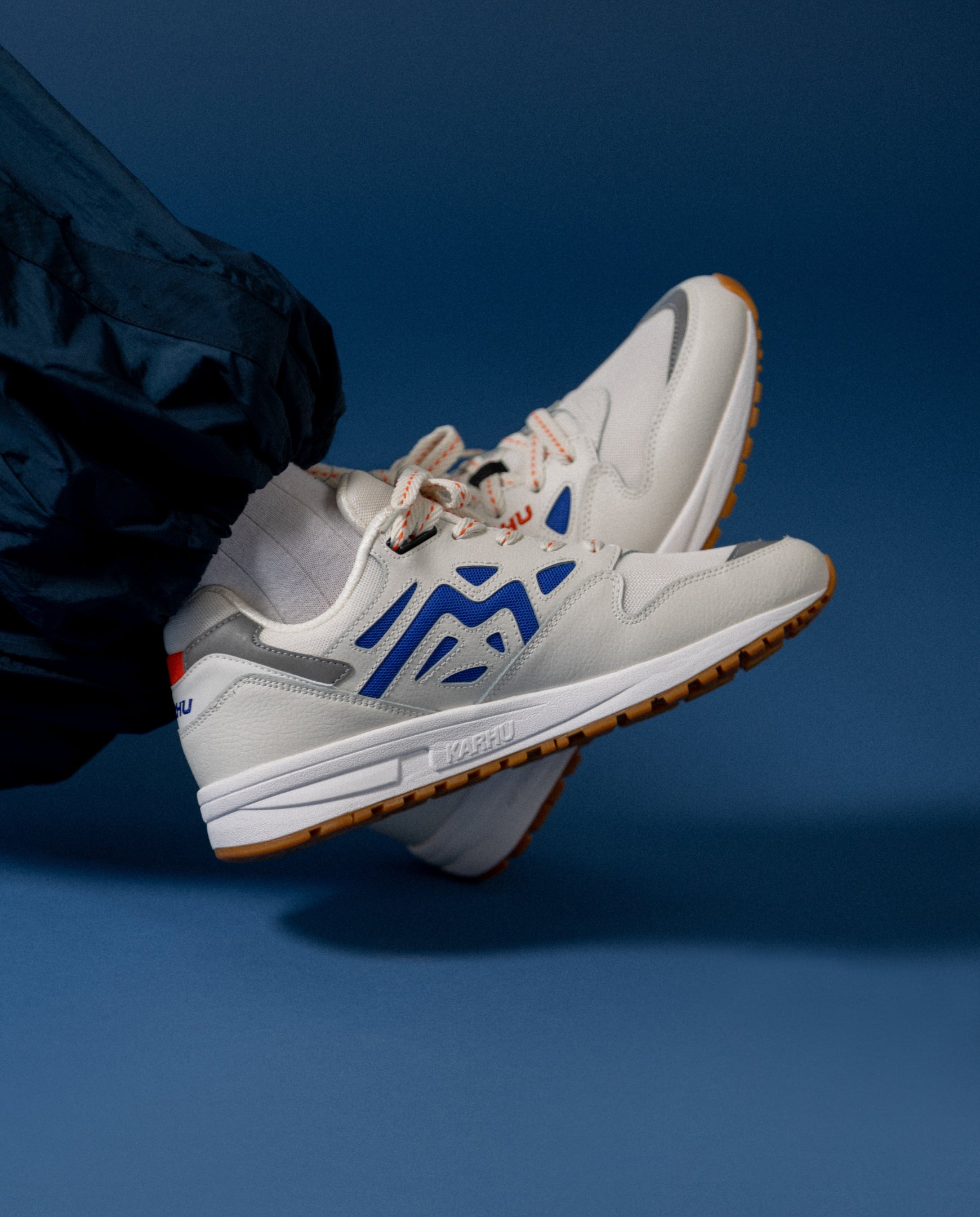 Karhu Legacy 96 Blanc De Blanc / Dazzling Blue