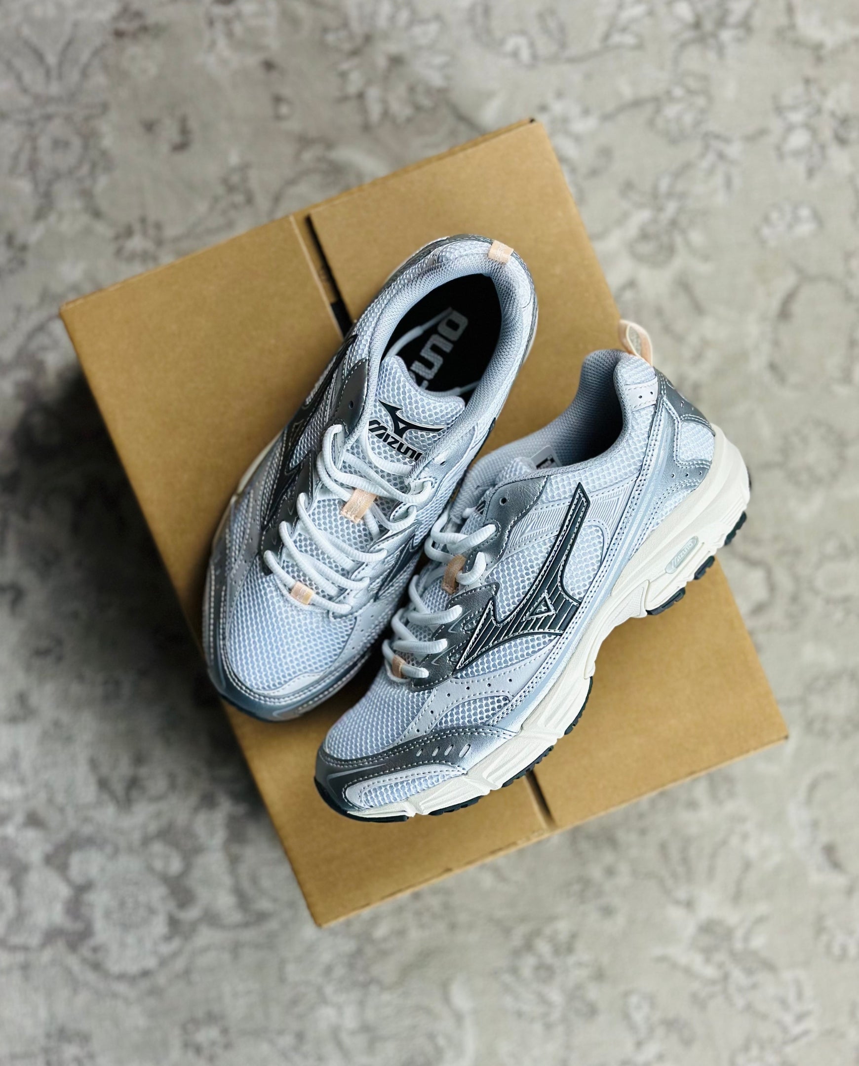 Mizuno MXR White / Iron Gate / Peach Puree