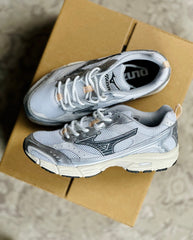 Mizuno MXR White / Iron Gate / Peach Puree