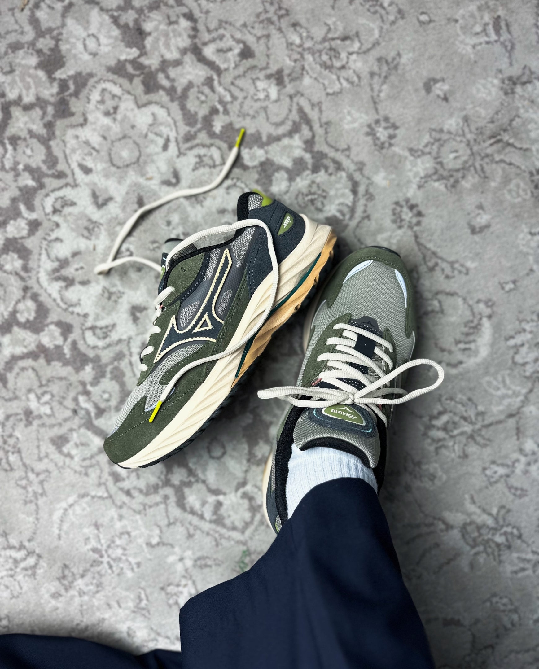 Mizuno Wave Rider Beta Vintage Khaki / Black Sand / Grape Leaf