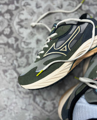Mizuno Wave Rider Beta Vintage Khaki / Black Sand / Grape Leaf