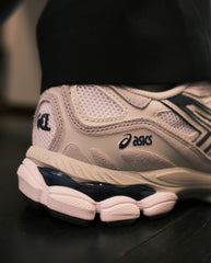 Asics Gel-NYC sneaker wit met donkerblauwe hielkap en Gel-look demping