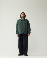 Groen geruit coachjack met opstaande kraag en rits, losse fit.