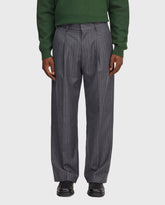 Kay grijs gestreepte pantalon met plooien en knoopsluiting