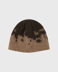 Mohair muts met taupe basis en donker splatterpatroon, effen top zonder pompon