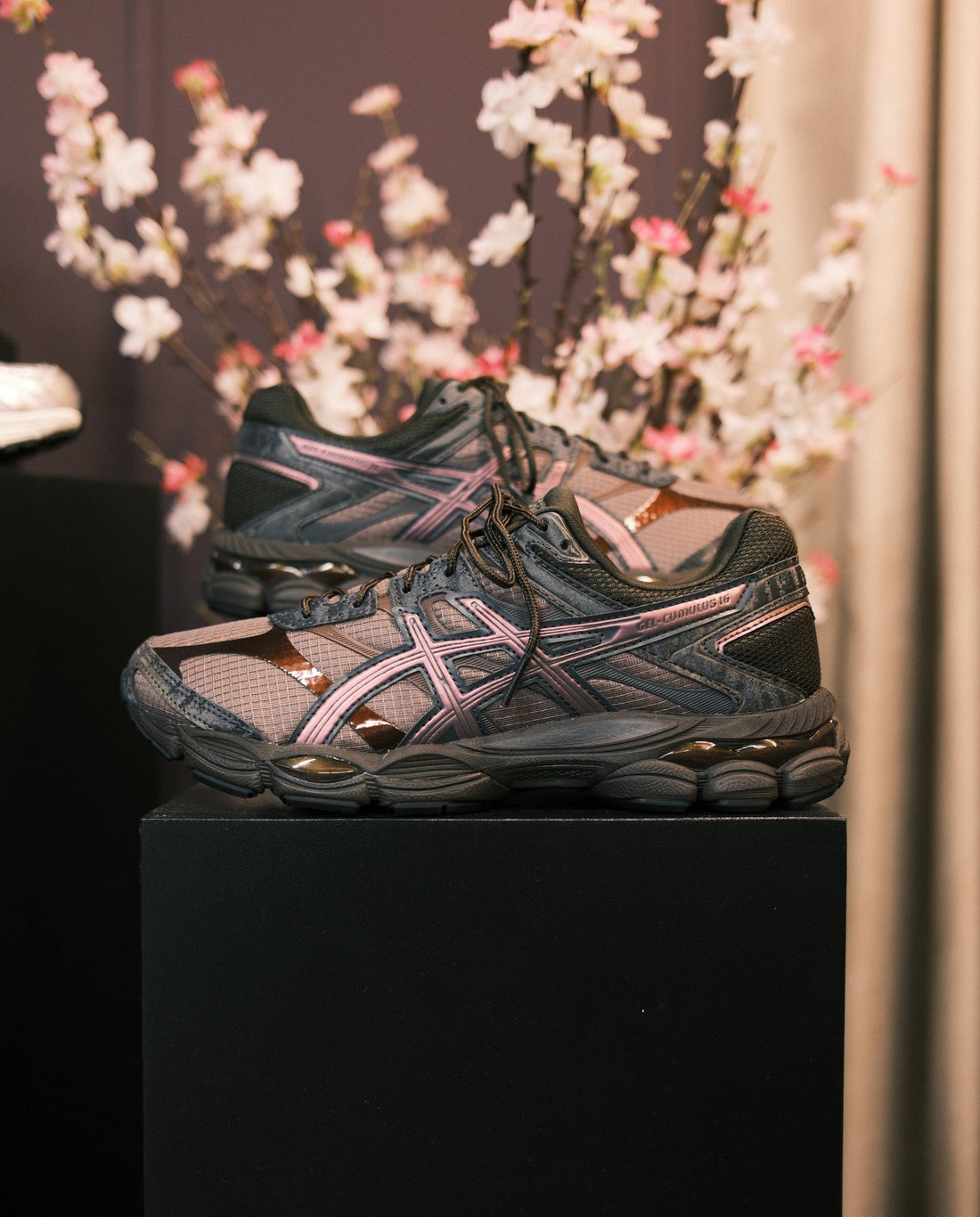 Asics nieuw binnen: Gel-Kayano 14 Carrier Grey en Gel-Cumulus 16 Cocoa Powder / Black