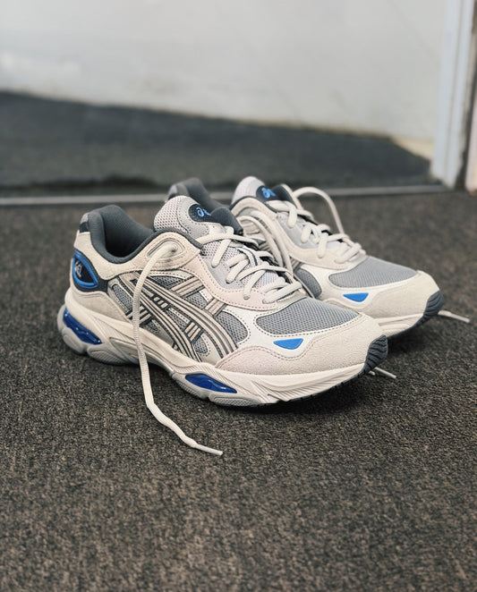 De Asics Gel-Nyc 2.0: Waarom dit de koning van de moderne 'Dad Shoe' trend is