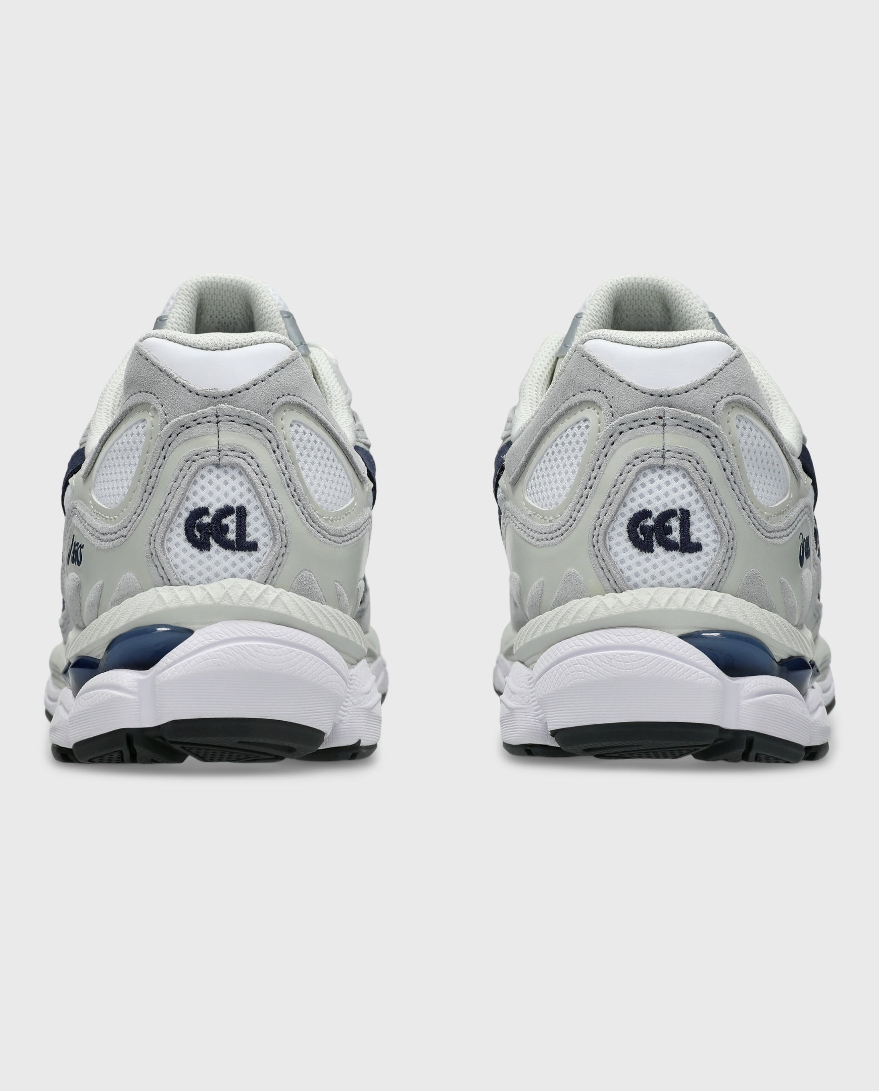 Witte Asics Gel-NYC sneakers met GEL-print op de hiel en donkerblauwe hielaccenten