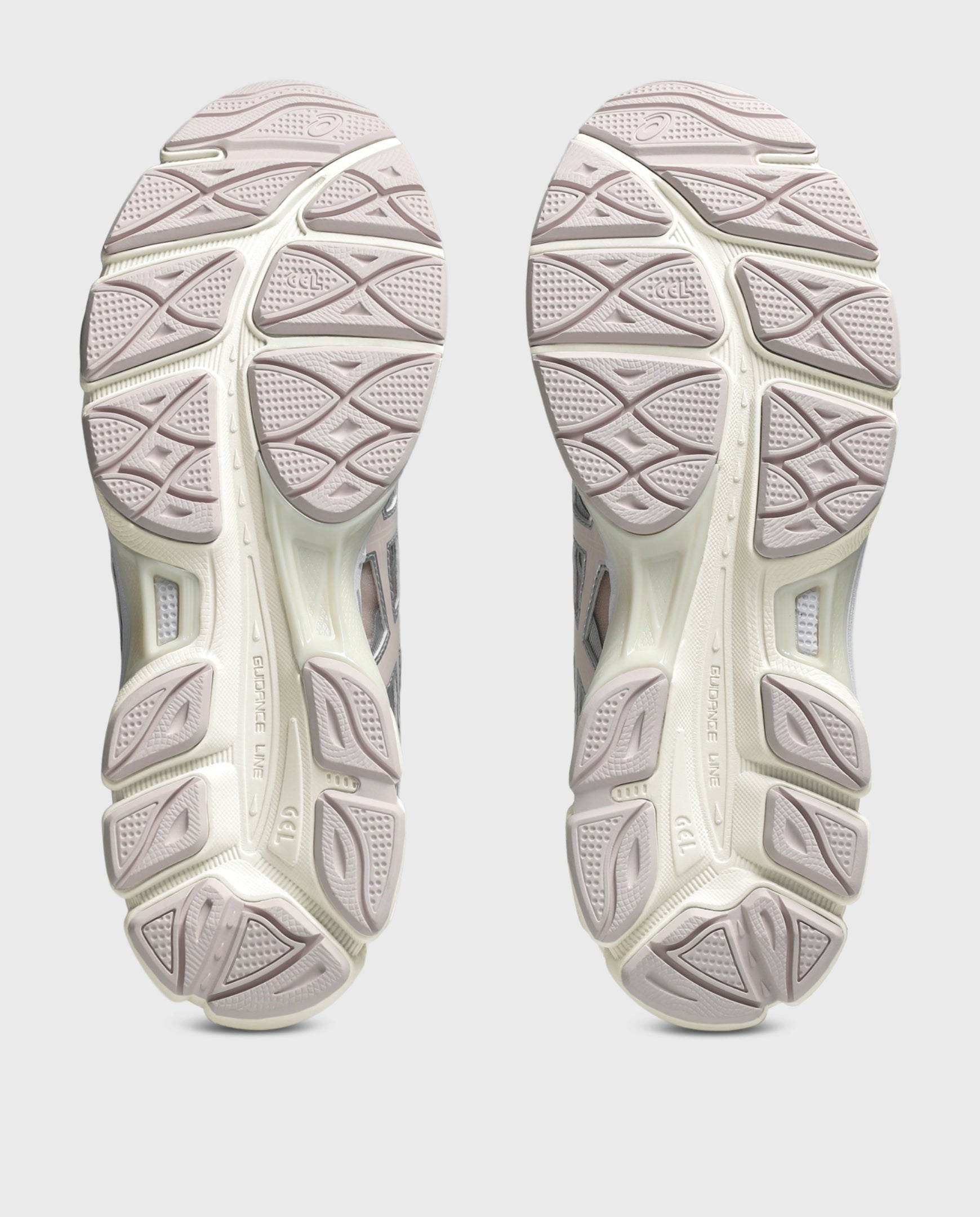 Asics hardloopschoenen met zichtbare witte profielzool en grippatroon