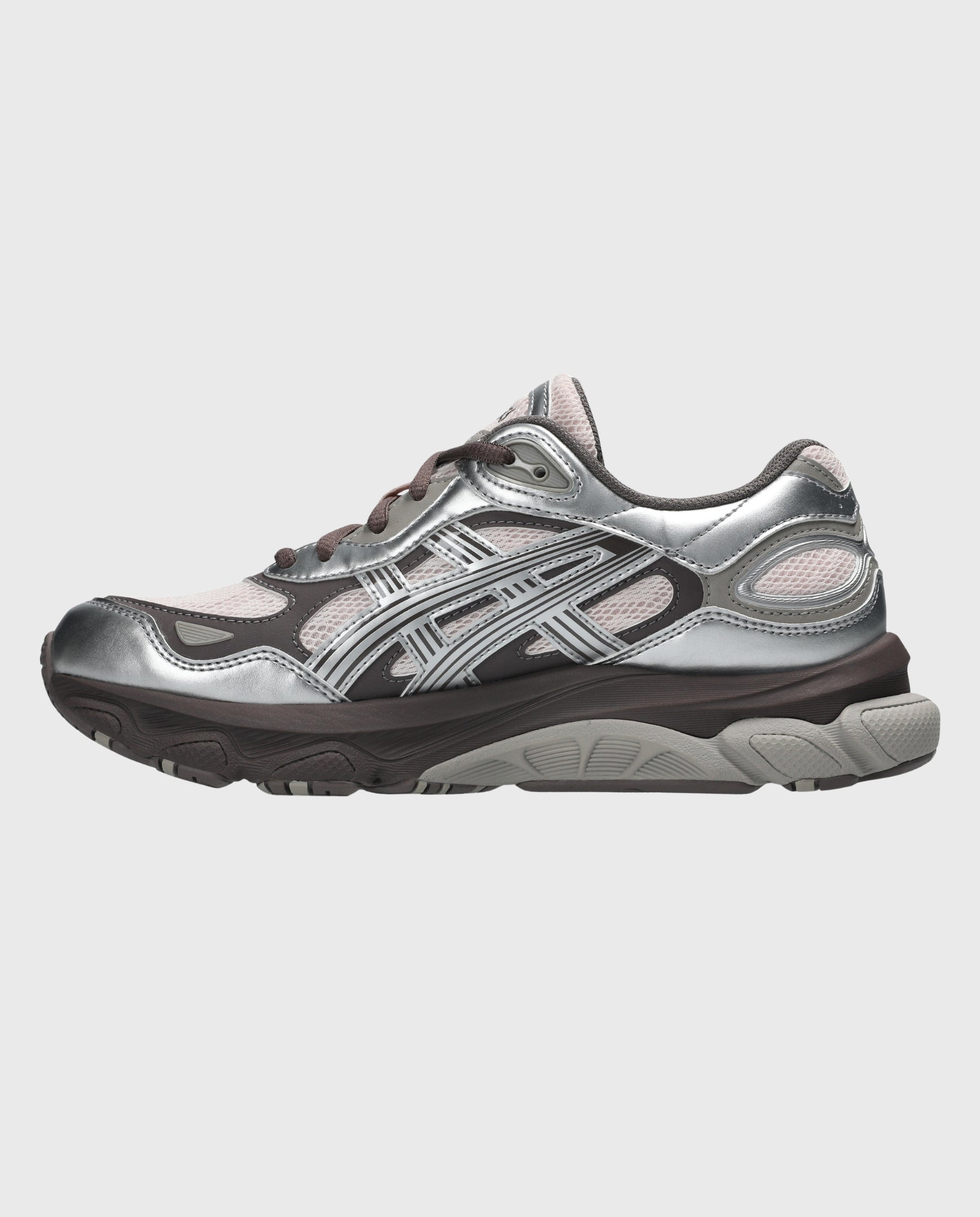 Asics hardloopschoen in zilvergrijs met bruine veters en gedempte zool