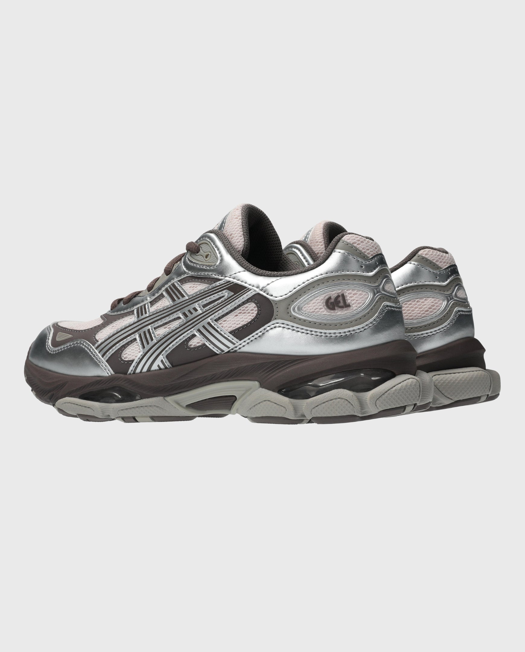 Asics hardloopschoen, zilvergrijs met donkerbruine accenten en reflecterende details