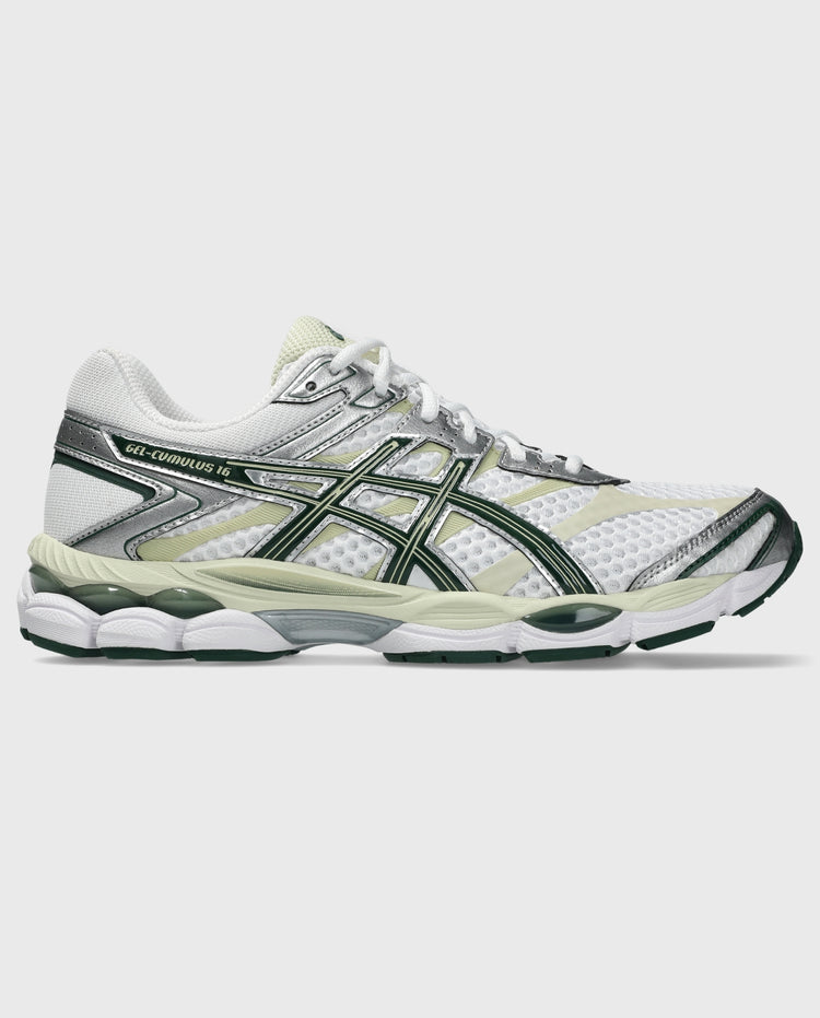 ASICS hardloopschoen wit met donkergroene panelen en mesh textuur