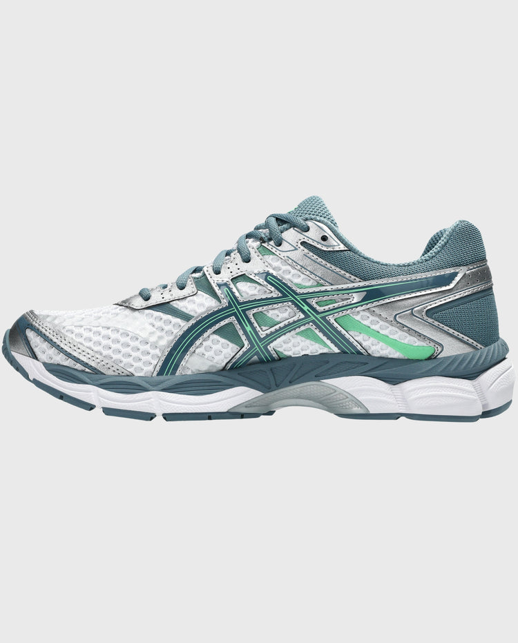 Asics hardloopschoen wit met groen, voor-zijaanzicht met reflecterende strepen