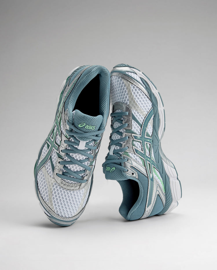 Asics hardloopschoen, open tong en binnenkant zichtbaar, wit mesh met groen