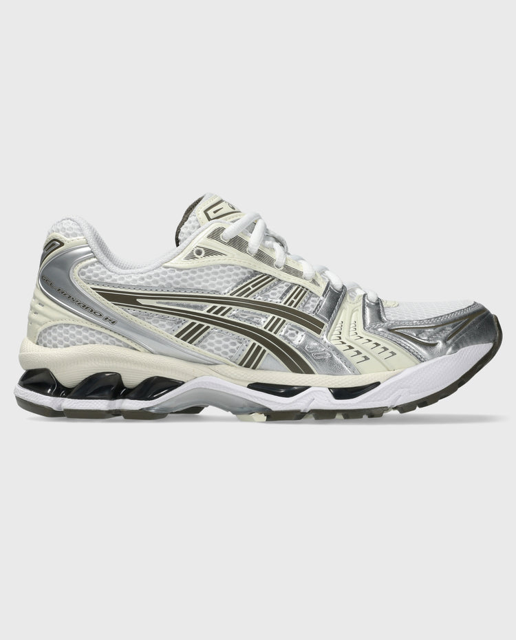Witte ASICS Gel-Kayano 14 sneaker met ivoorkleurige strepen, zilverkleurige accenten en zool
