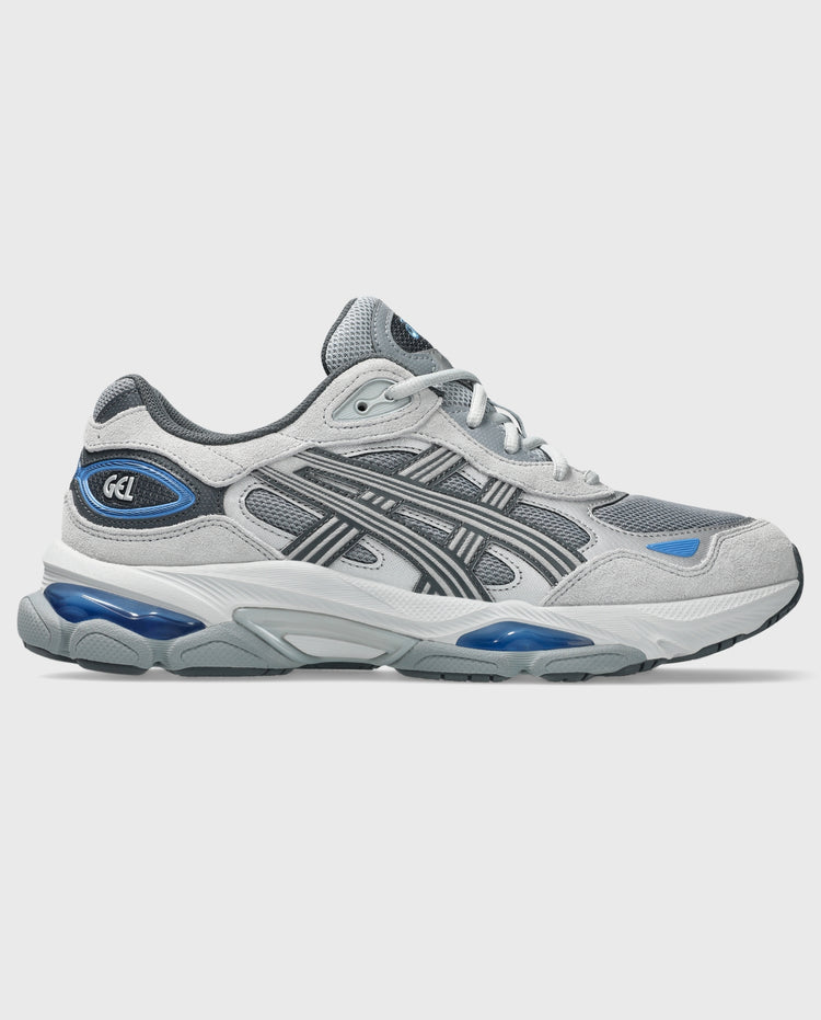 Asics Gel-Nyc 2.0 sneakers, zijaanzicht in lichtgrijs met blauwe bies en stiksels