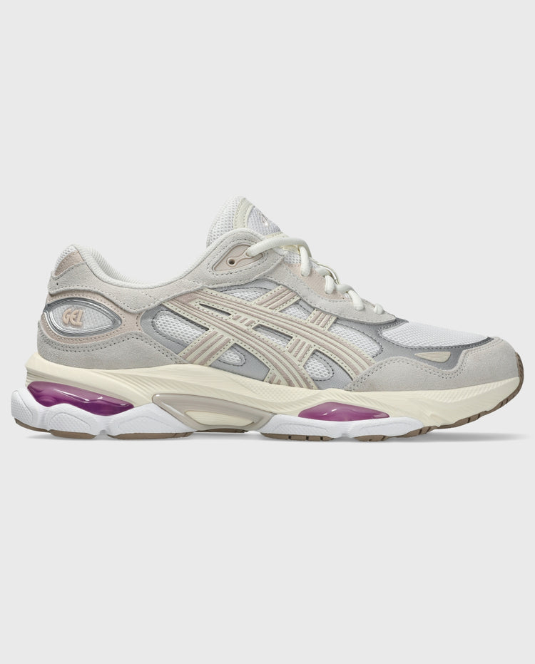 Asics Gel-Nyc 2.0 sneaker wit/crème, lang zijaanzicht met paarse middenzool