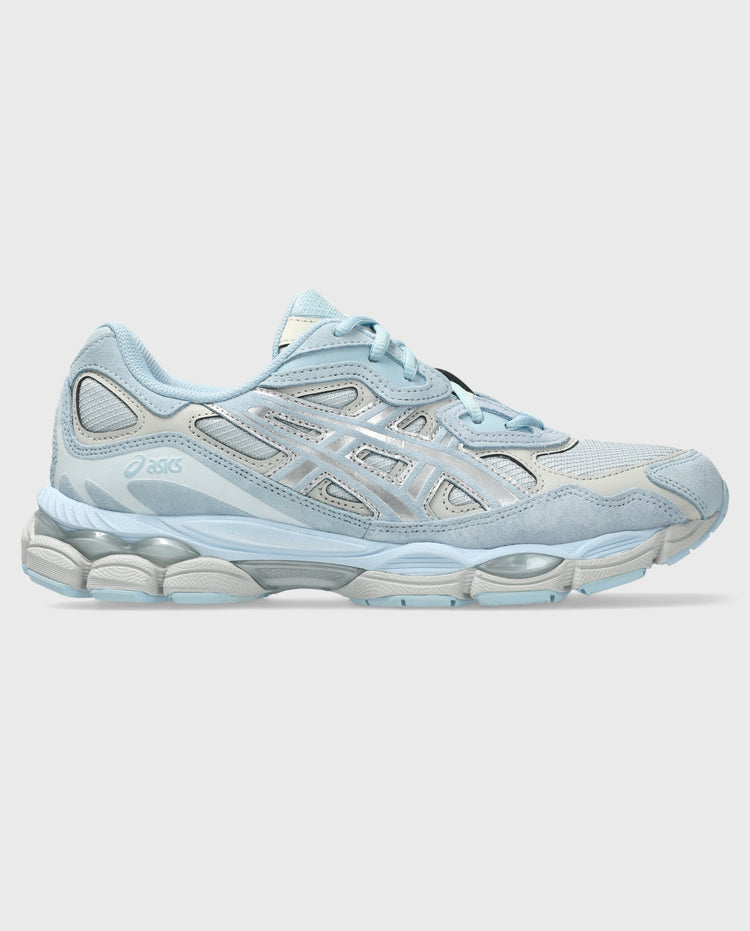 Asics Gel-Nyc hardloopschoenen, lichtblauw met zilveren overlays en dikke zool