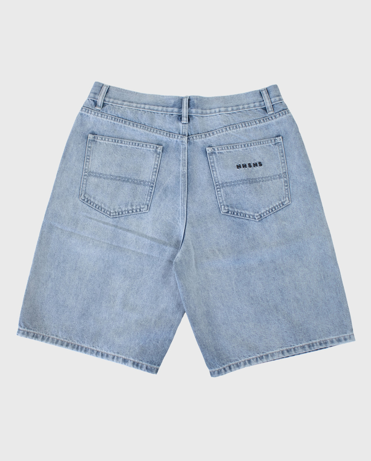 Lichtblauwe denim shorts met achterzakken en tailleband met knoop, stonewashed wassing
