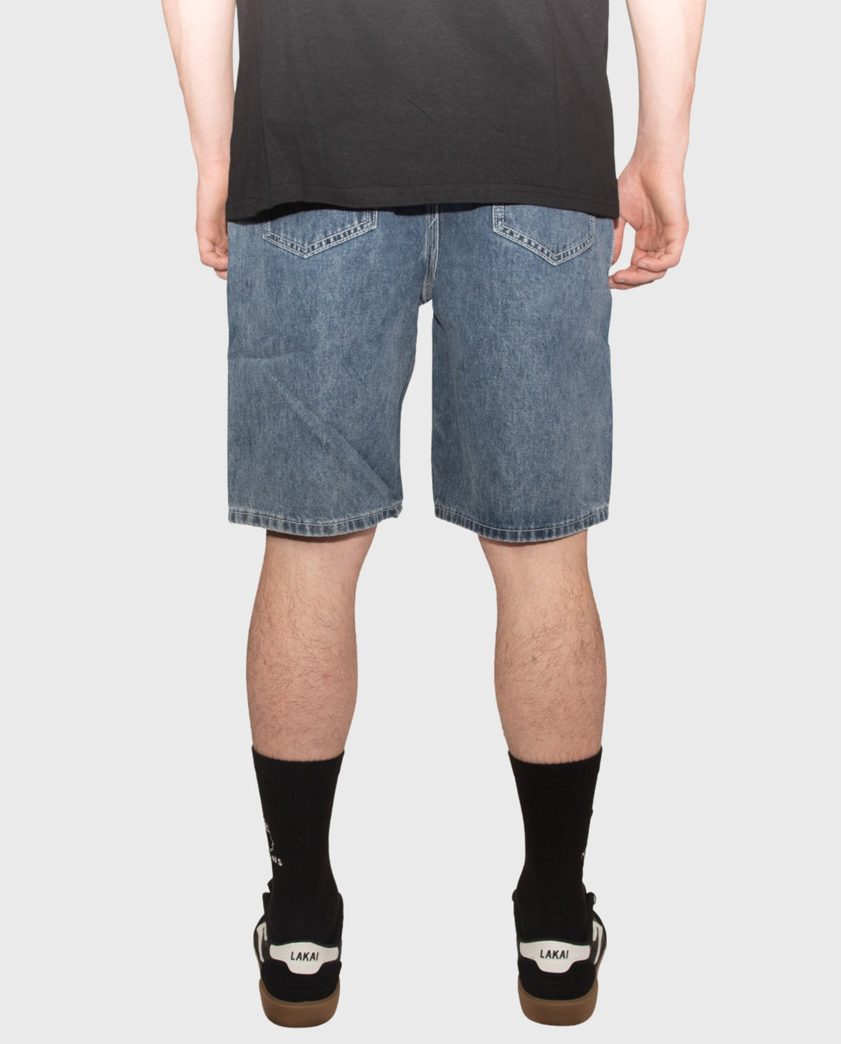 Denim shorts met riemlussen, knoop- en ritssluiting, voorzakken en rafelzoom
