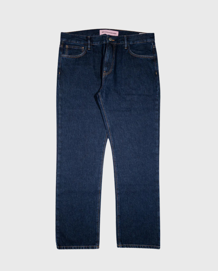 Blauwe raw-denim jeans achterkant met achterzakken en riemlussen
