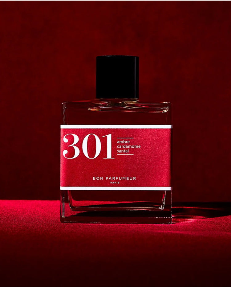 Parfumfles Bon Parfumeur 301 van 30 ml, met zwarte dop en rode etiket