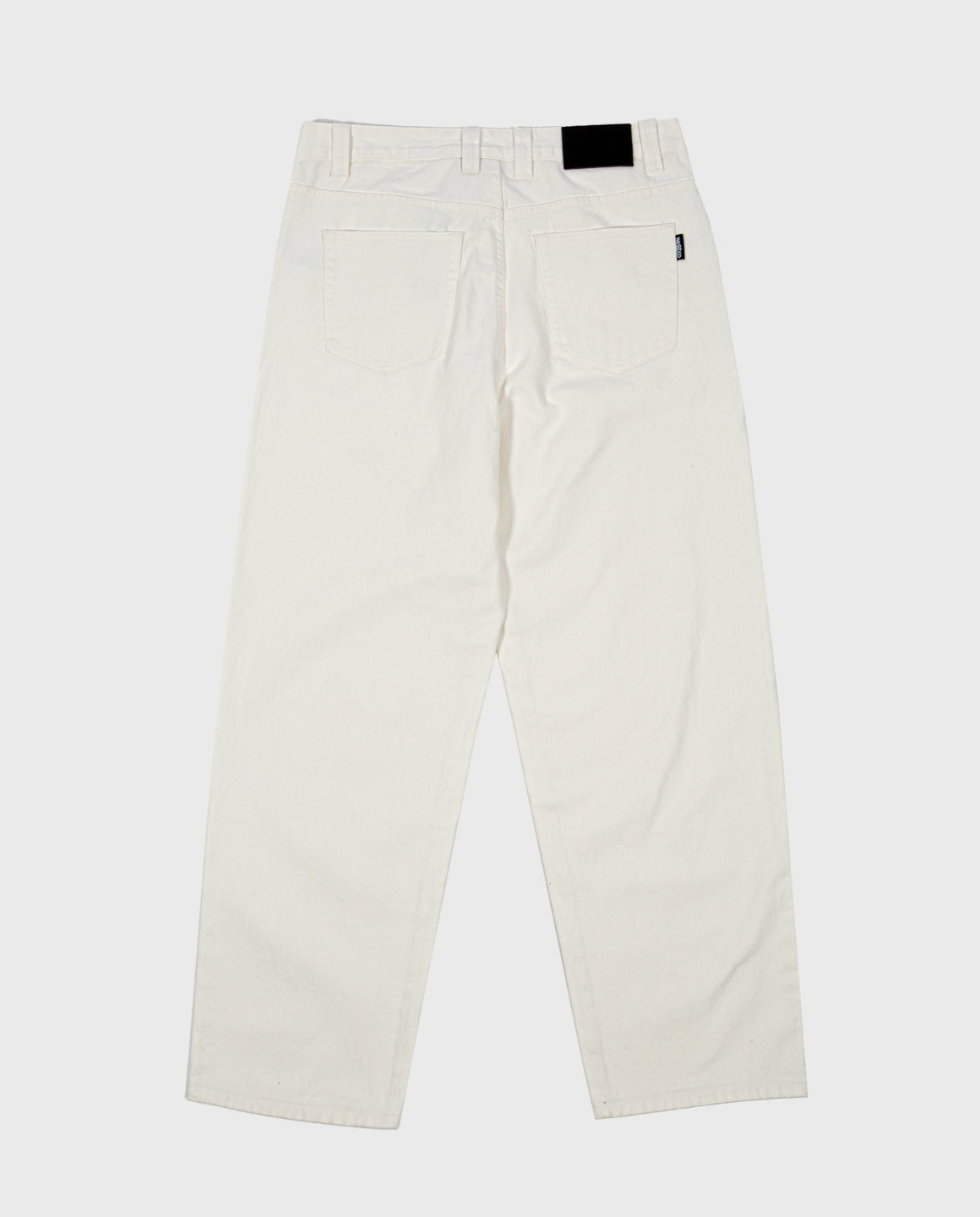 Casper broek in off-white, rechte pijpen met knoopsluiting en riemlussen