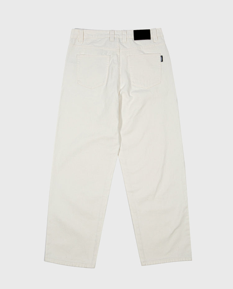 Casper broek in off-white, rechte pijpen met knoopsluiting en riemlussen