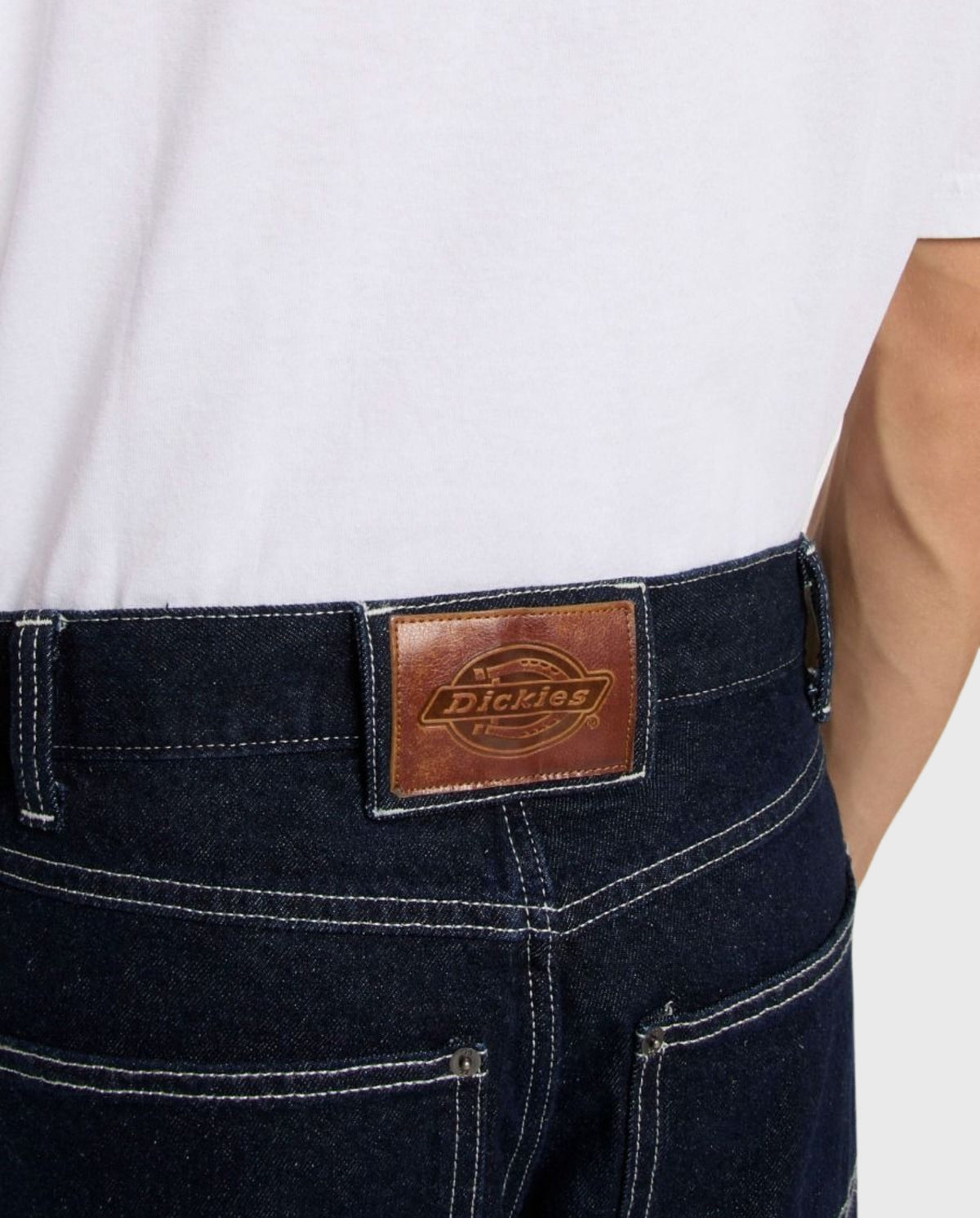 Denim jeans taille met lederen Dickies-patch, donkerblauw, riemlussen en knoopsluiting
