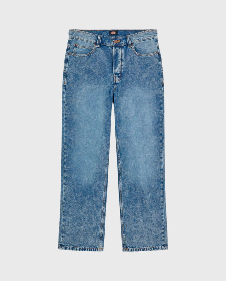 Blauwe denim spijkerbroek, voorzijde met knoopsluiting, riemlussen en patchzakken