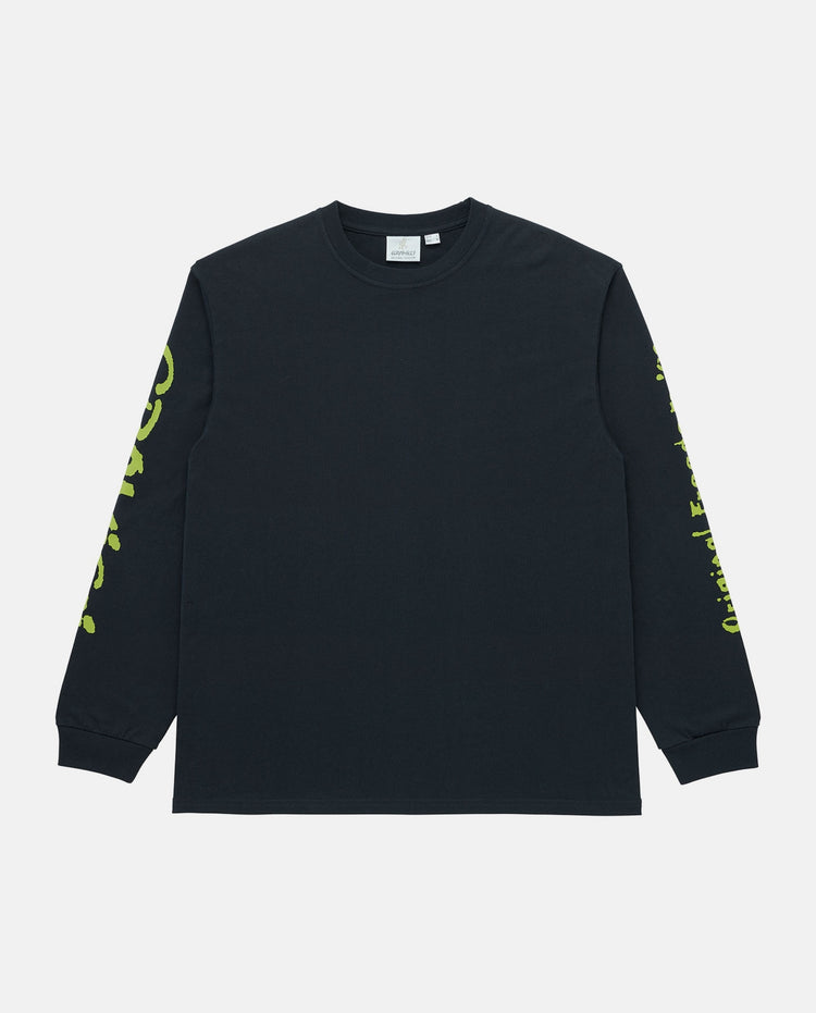 Zwarte longsleeve met ronde hals en neon gele opdruk op de linker mouw