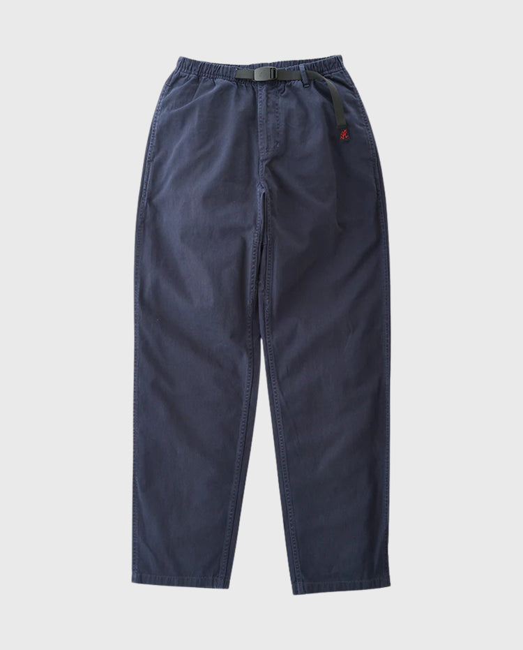 Donkerblauwe broek met elastische taille, rechte pijpen en steekzakken.