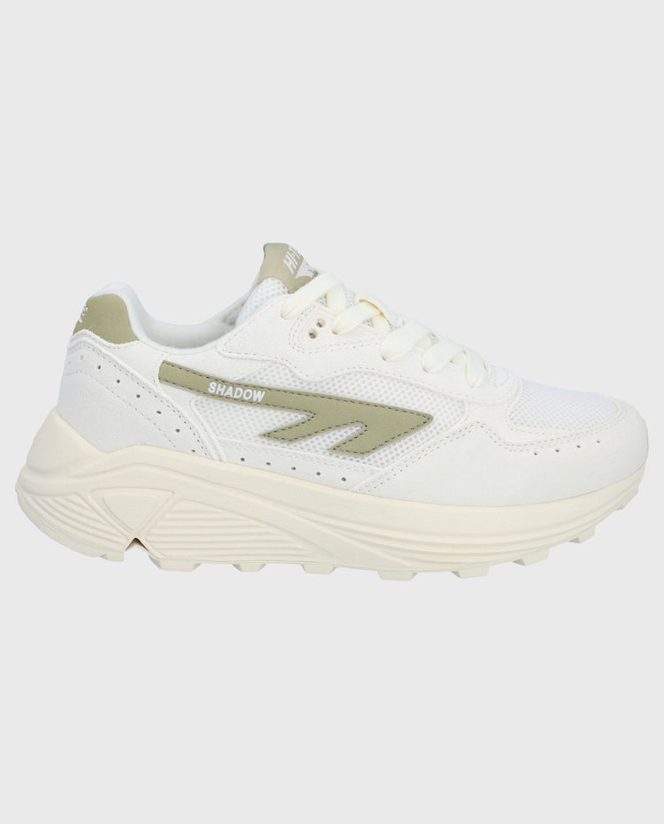 Witte Hi-Tec sneaker zijkant met SHADOW-stempel en groen logo