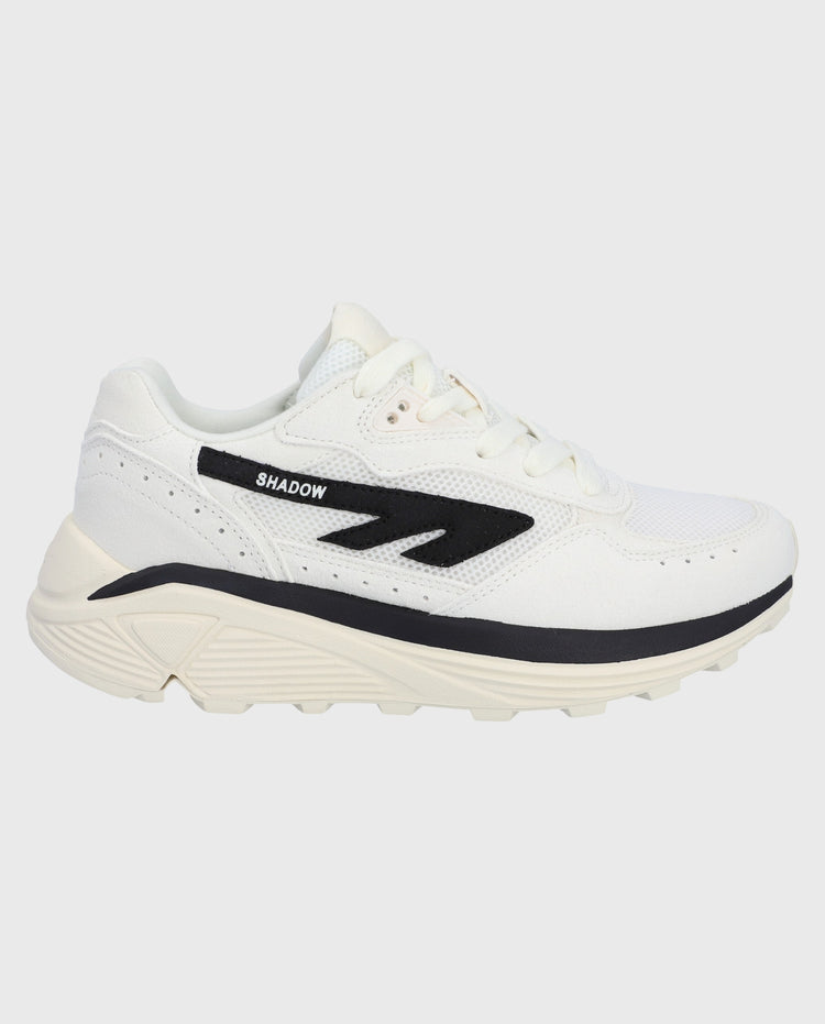 Hi-Tec Shadow Gardenia sneaker, schuin vooraanzicht met zwarte bies en crème zool