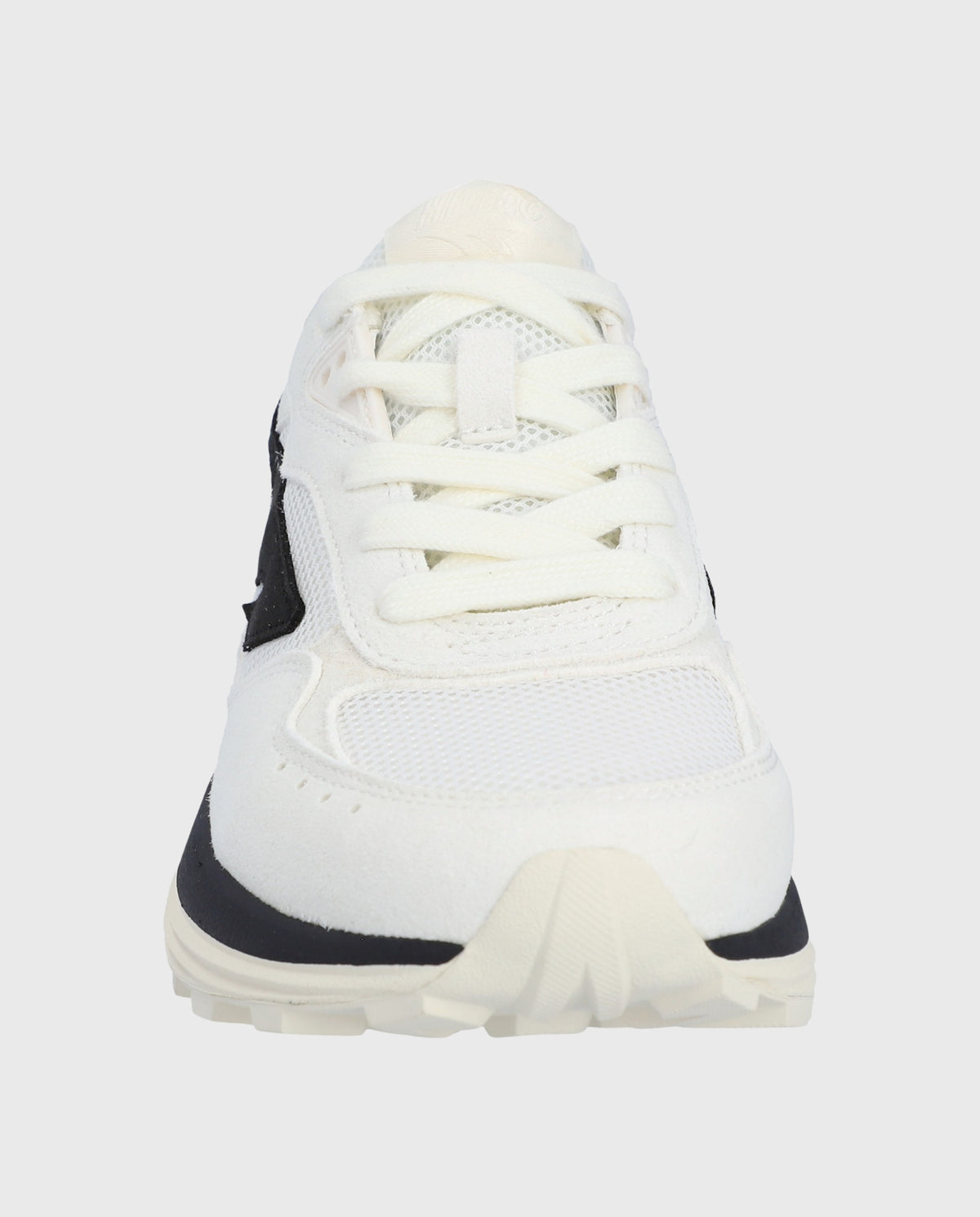 Hi-Tec Shadow Gardenia sneaker, zijaanzicht met witte veters en zwarte hielpaneel