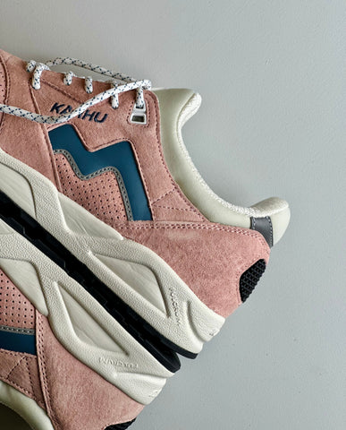 Karhu Aria 95 Cameo Rose / Blue Mirage