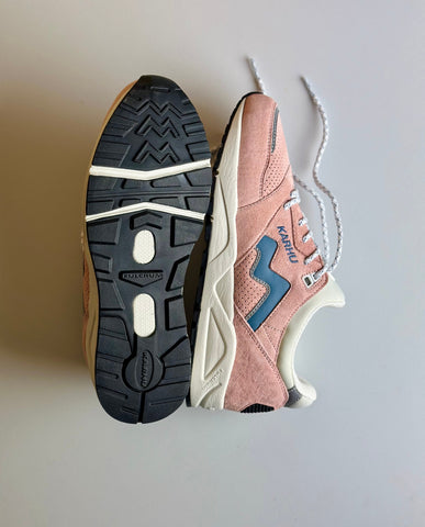 Karhu Aria 95 Cameo Rose / Blue Mirage