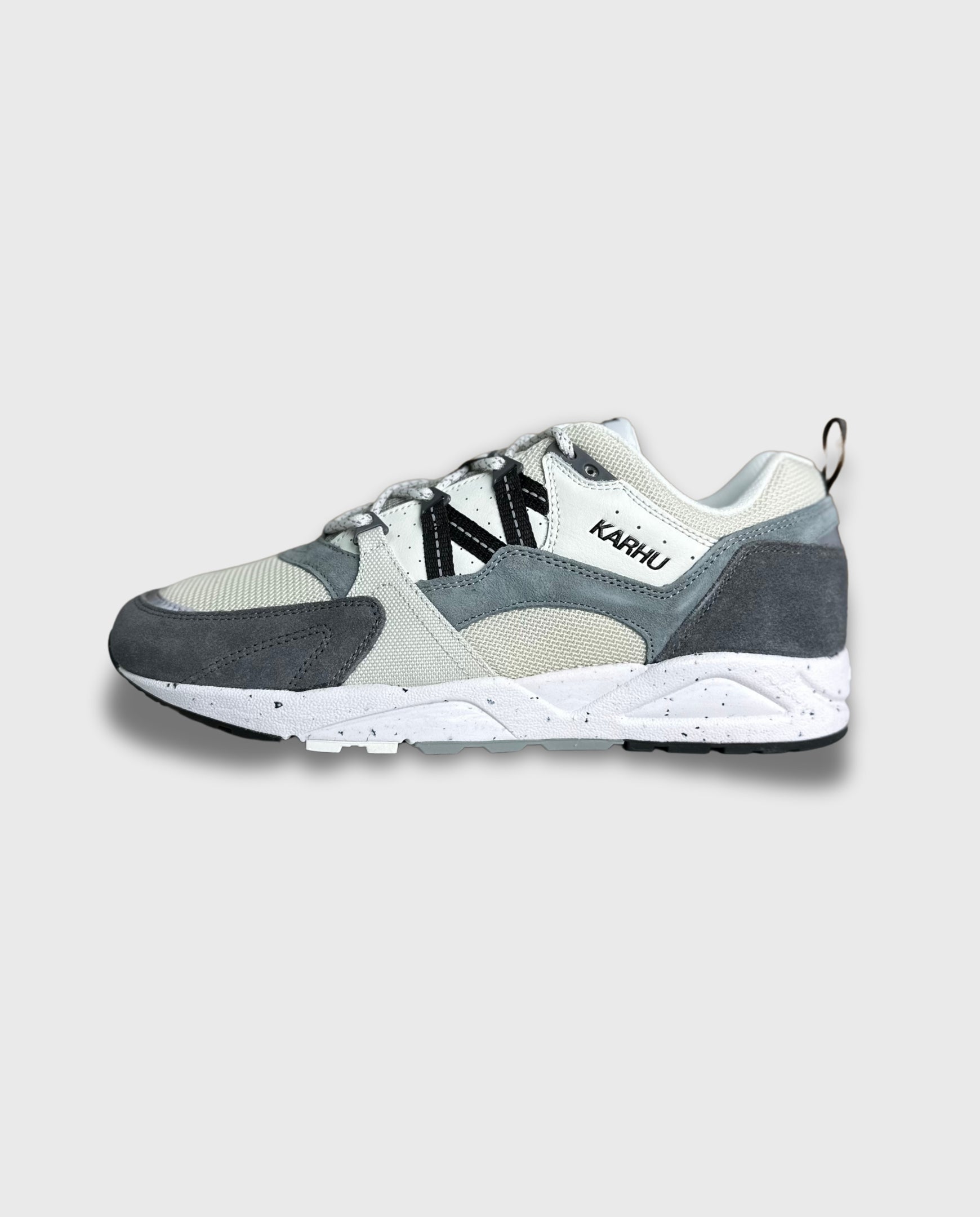 Karhu Fusion 2.0 Limestone / Jet Black