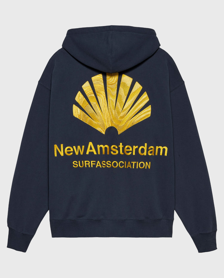 Donkerblauwe hoodie met capuchon en grote gele 'NewAmsterdam' SURFASSOCIATION-print