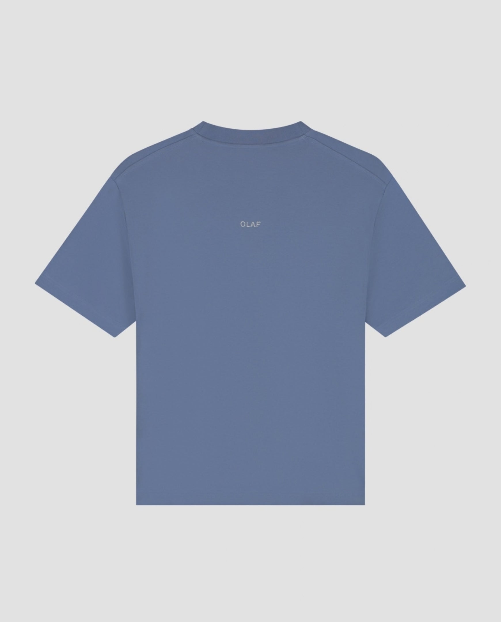 Essentiële T-shirt stofblauw met ronde hals; effen achterzijde met tekstprint.