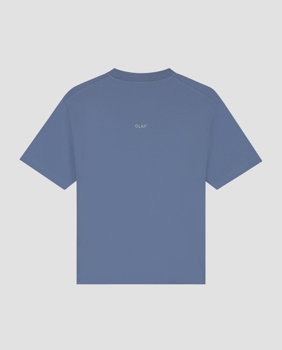 Essentiële T-shirt stofblauw met ronde hals; effen achterzijde met tekstprint.