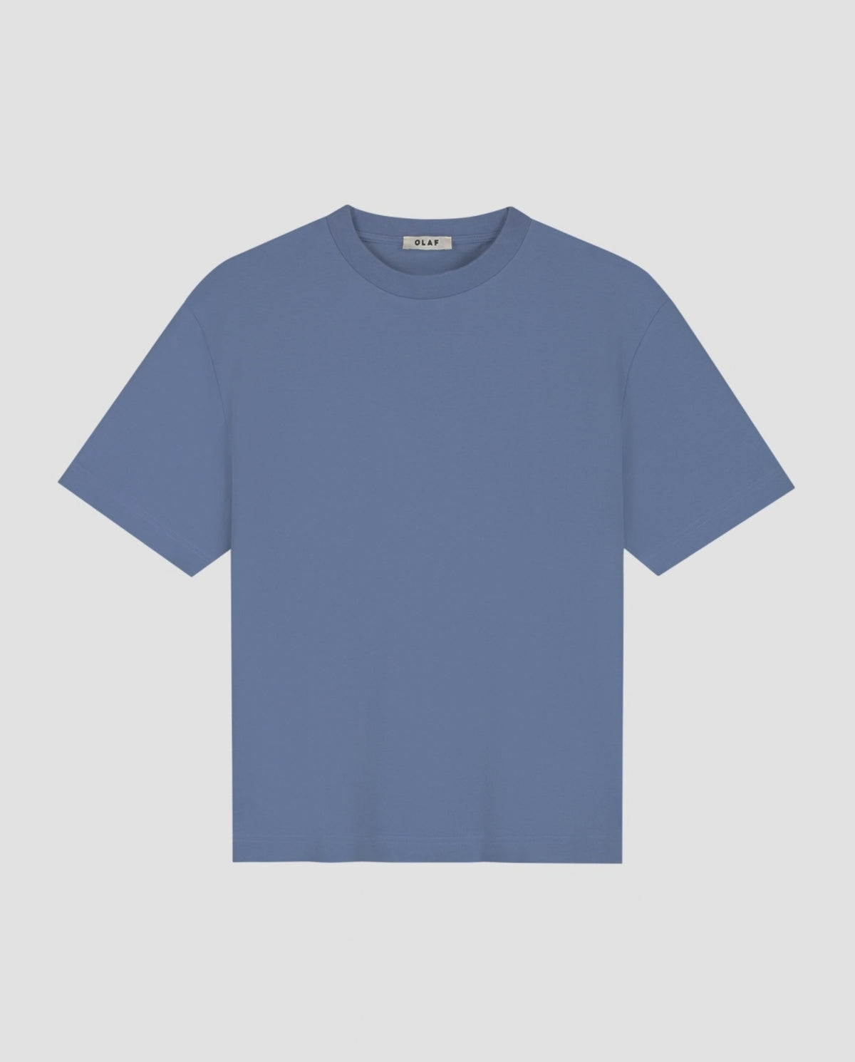 Essentiële T-shirt met ronde hals, stofblauw, korte mouwen en klein borstlabel.