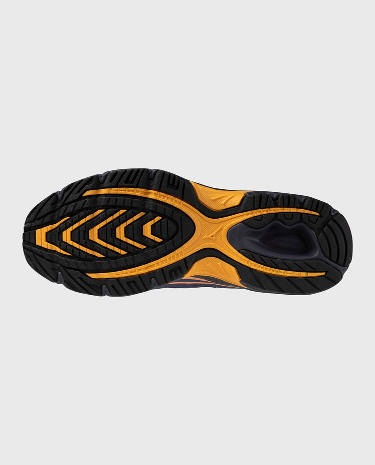 Mizuno MXR hardloopschoen met zwarte zool en oranje loopvlakpatroon