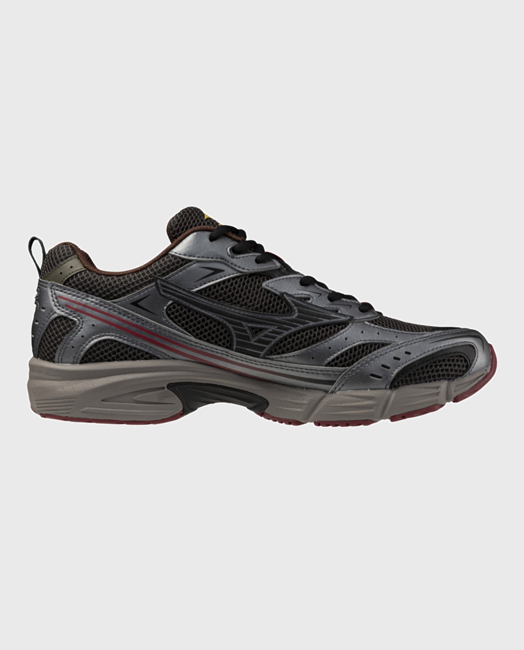 Mizuno MXR Black Sand / Black / Brick Red
