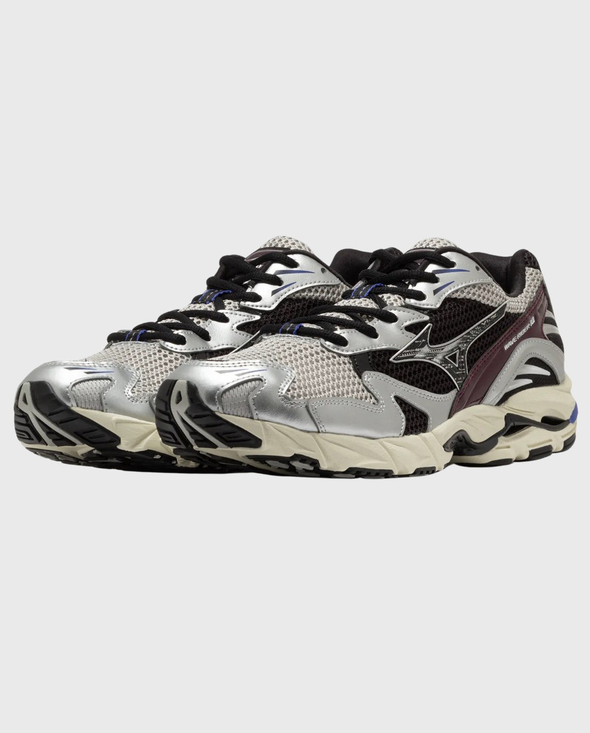 Mizuno Wave Rider 10 sneaker vooraanzicht, grijs mesh, zwarte veters en golvende zool
