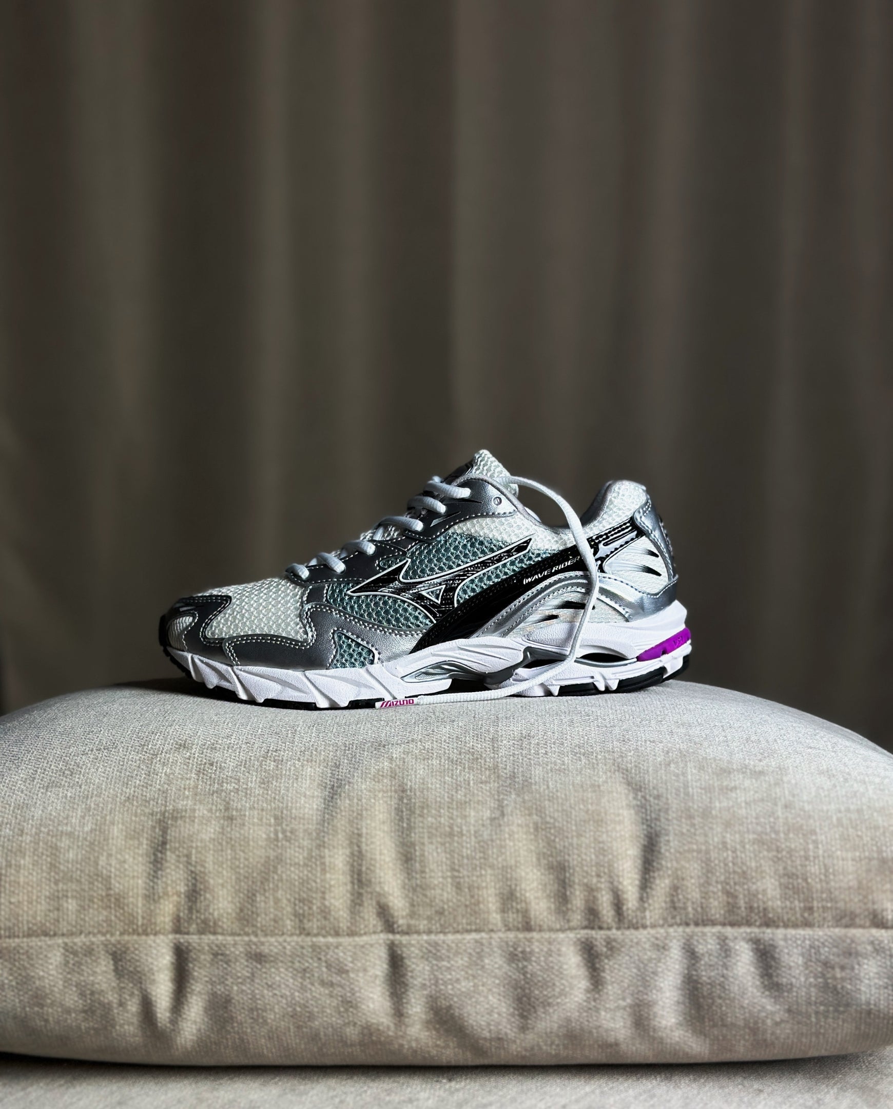Mizuno Wave Rider 10 Snow White / Black / Slate