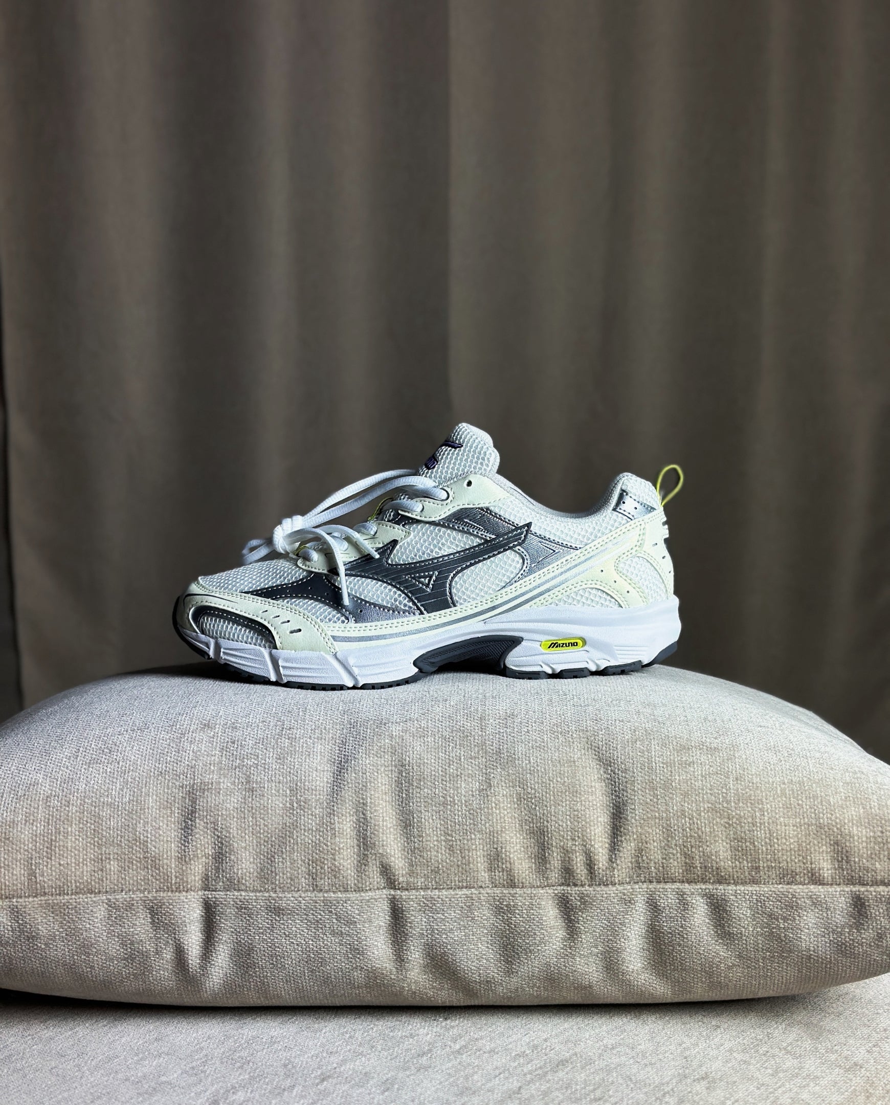 Mizuno MXR Snow White / Quiet Shade / Sylv Green