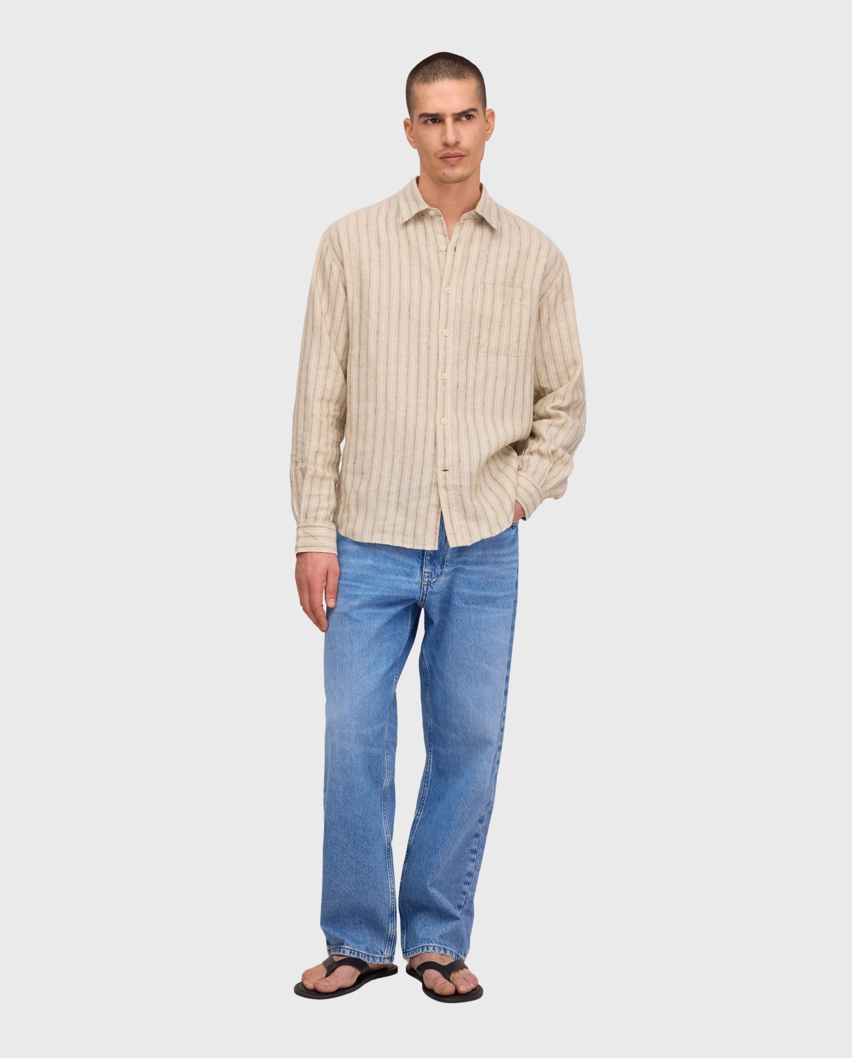 Otis light blue jeans met rechte pasvorm, knoop- en ritsluiting, riemlussen